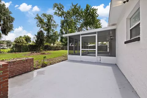 Exterior - 2928 Forest Cir, Seffner, FL 33584 photo 7 of 11