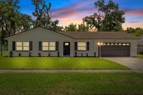 Exterior - 2928 Forest Cir, Seffner, FL 33584 photo 2 of 11