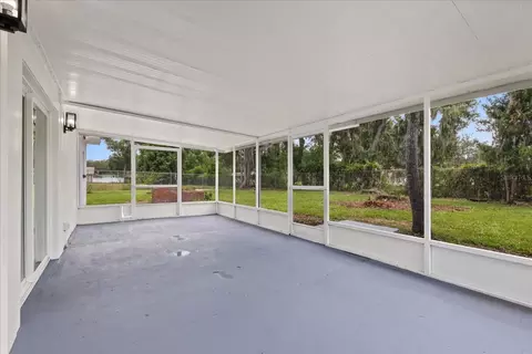 Exterior - 2928 Forest Cir, Seffner, FL 33584 photo 6 of 11