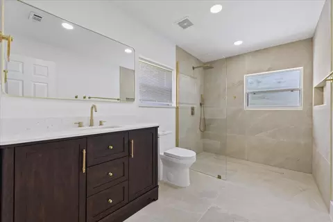Bath - 2928 Forest Cir, Seffner, FL 33584 photo 5 of 8