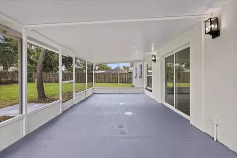 Exterior - 2928 Forest Cir, Seffner, FL 33584 photo 5 of 11