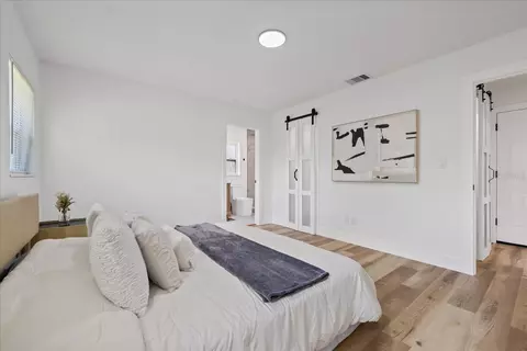 Bedroom - 2928 Forest Cir, Seffner, FL 33584 photo 2 of 7
