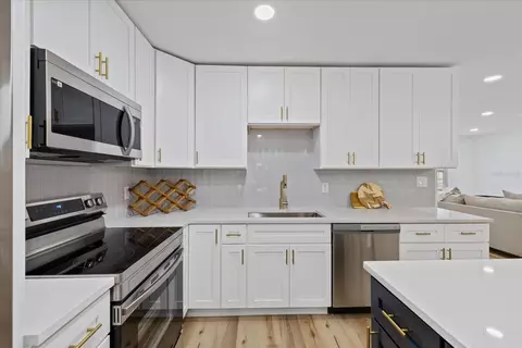 Kitchen - 2928 Forest Cir, Seffner, FL 33584 photo 1 of 3