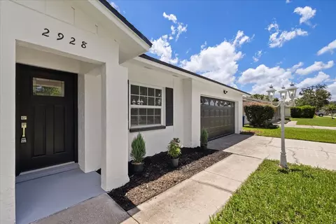 Exterior - 2928 Forest Cir, Seffner, FL 33584 photo 4 of 11