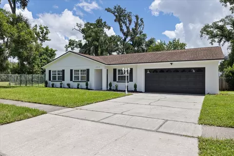 Exterior - 2928 Forest Cir, Seffner, FL 33584 photo 3 of 11