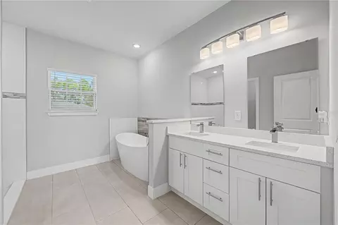 Bath - 17199 SW 43rd Ct, Ocala, FL 34473 photo 3 of 5