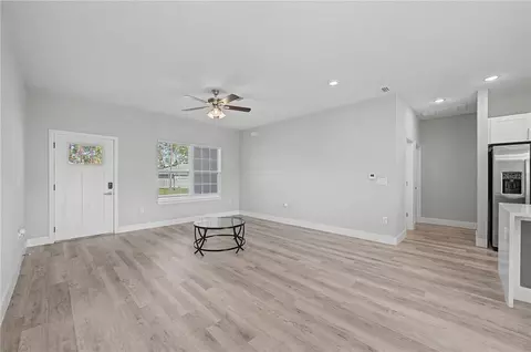 Living - 17199 SW 43rd Ct, Ocala, FL 34473 photo 4 of 5
