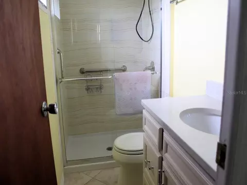 Bath - 92 Thatch Palm St E, Largo, FL 33770 photo 2 of 2