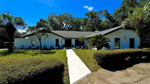 2889 Hammock Dr, Plant City, FL 33566