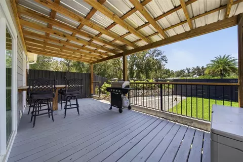 Exterior - 5335 Shakespeare Dr, Dover, FL 33527 photo 6 of 11
