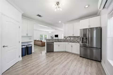 Kitchen - 5335 Shakespeare Dr, Dover, FL 33527 photo 5 of 5