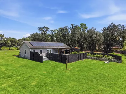 Exterior - 5335 Shakespeare Dr, Dover, FL 33527 photo 10 of 11
