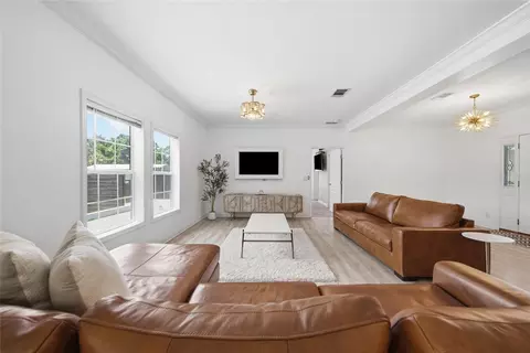 Living - 5335 Shakespeare Dr, Dover, FL 33527 photo 2 of 2
