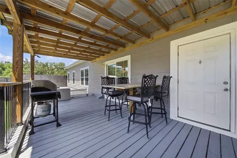 Exterior - 5335 Shakespeare Dr, Dover, FL 33527 photo 7 of 11