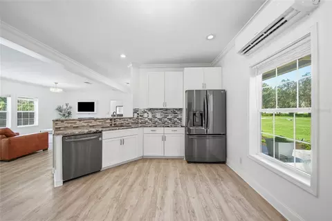 Kitchen - 5335 Shakespeare Dr, Dover, FL 33527 photo 2 of 5