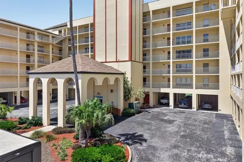 9000 Commodore Dr #305, Seminole, FL 33776