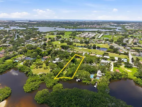6495 Burning Tree Dr, Seminole, FL 33777