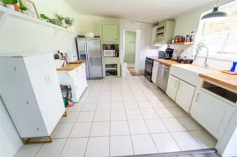 Kitchen - 11516 Tuten Loop, Lithia, FL 33547 photo 1 of 3