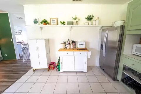 Kitchen - 11516 Tuten Loop, Lithia, FL 33547 photo 3 of 3