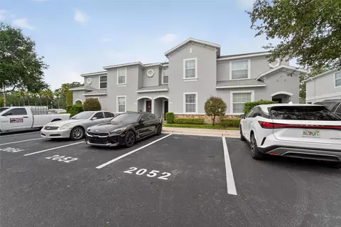 2052 Greenwood Valley Dr, Plant City, FL 33563