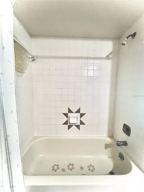Bath - 12412 116th St, Largo, FL 33778 photo 2 of 4