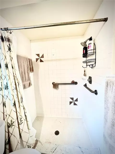 Bath - 12412 116th St, Largo, FL 33778 photo 3 of 4