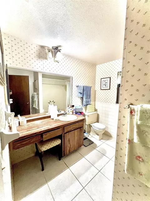 Bath - 12412 116th St, Largo, FL 33778 photo 1 of 4