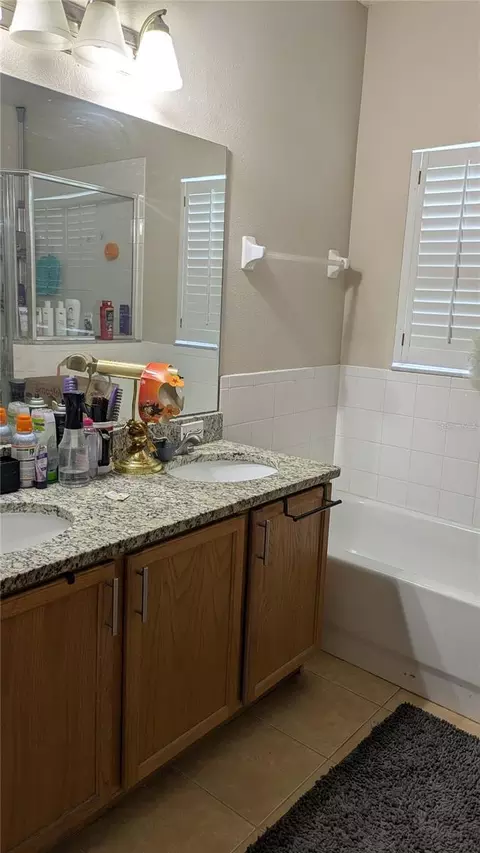 Bath - 11731 Mango Cross Ct, Seffner, FL 33584 photo 1 of 2