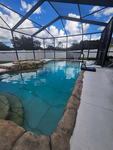 Exterior - 11731 Mango Cross Ct, Seffner, FL 33584 photo 3 of 5