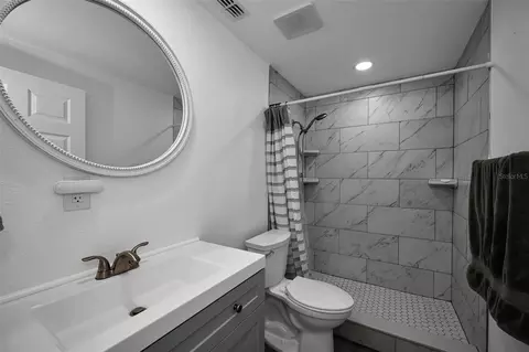Bath - 2003 6th Ave SW, Largo, FL 33770 photo 2 of 3