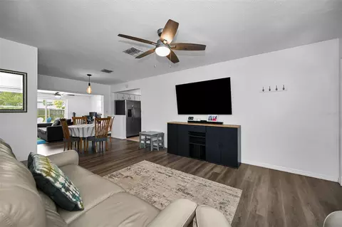 Living - 2003 6th Ave SW, Largo, FL 33770 photo 2 of 5