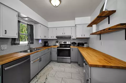 Kitchen - 2003 6th Ave SW, Largo, FL 33770 photo 1 of 5