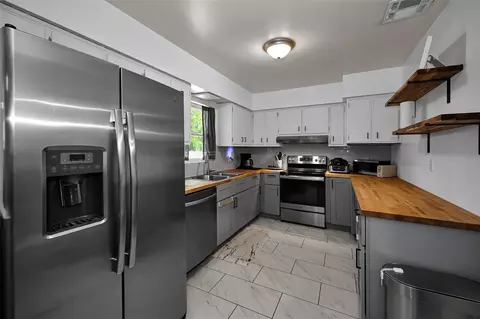 Kitchen - 2003 6th Ave SW, Largo, FL 33770 photo 5 of 5