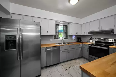 Kitchen - 2003 6th Ave SW, Largo, FL 33770 photo 2 of 5