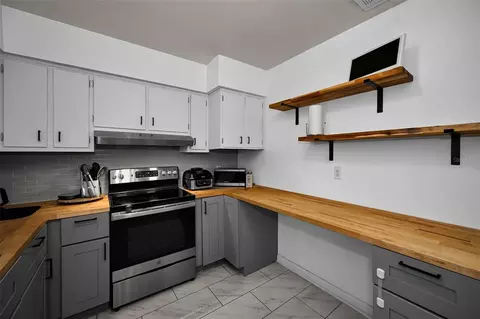 Kitchen - 2003 6th Ave SW, Largo, FL 33770 photo 3 of 5