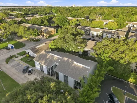 3807 N Oak Dr #D41, Tampa, FL 33611