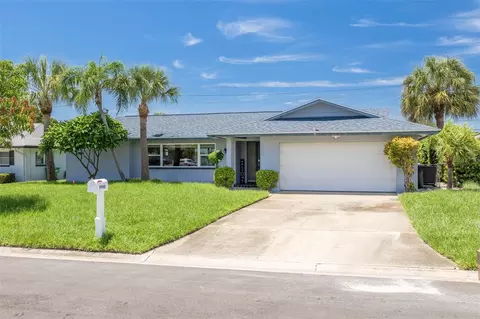 8960 140th St, Seminole, FL 33776