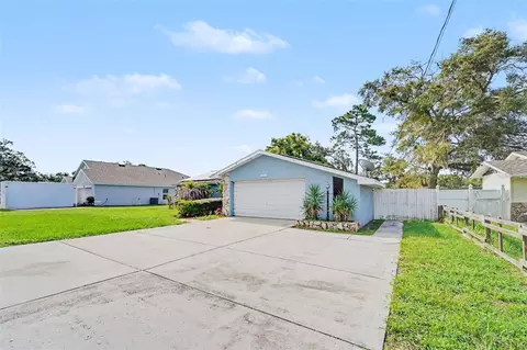 Exterior - 8422 Spring Hill Dr, Spring Hill, FL 34608 photo 3 of 8