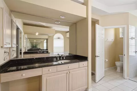 Bath - 926 E Triple Crown Loop, Hernando, FL 34442 photo 3 of 7