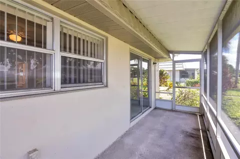201 Kings Blvd #5, Sun City Center, FL 33573