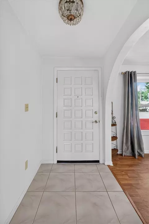 Entry Way - 13497 Oval Dr E, Largo, FL 33774 photo 2 of 3