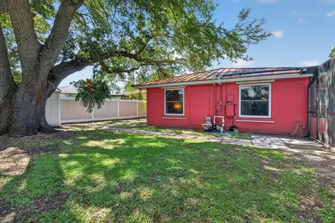 Exterior - 13497 Oval Dr E, Largo, FL 33774 photo 27 of 31