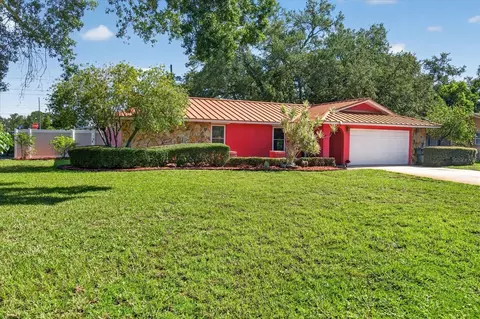 Exterior - 13497 Oval Dr E, Largo, FL 33774 photo 9 of 31