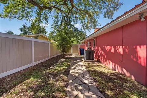 Exterior - 13497 Oval Dr E, Largo, FL 33774 photo 30 of 31