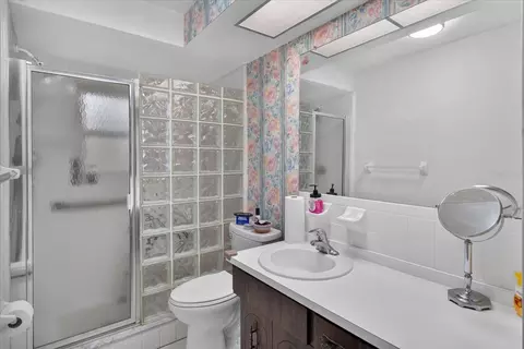 Bath - 13497 Oval Dr E, Largo, FL 33774 photo 4 of 6