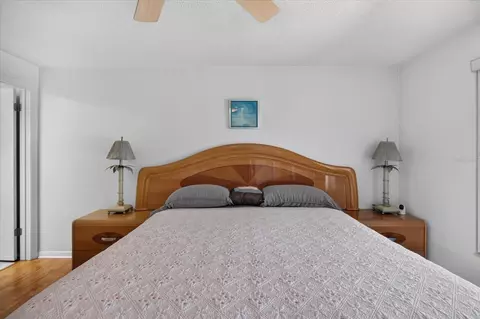 Bedroom - 13497 Oval Dr E, Largo, FL 33774 photo 4 of 7