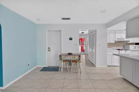Entry Way - 13497 Oval Dr E, Largo, FL 33774 photo 3 of 3