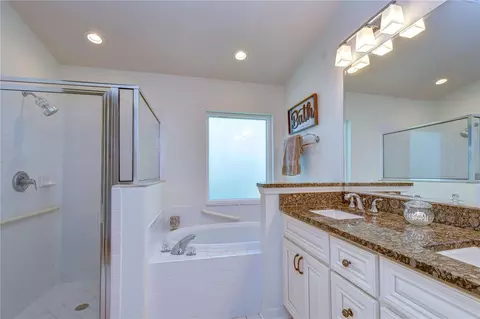 Bath - 5616 Rockfield Loop, Valrico, FL 33596 photo 1 of 2