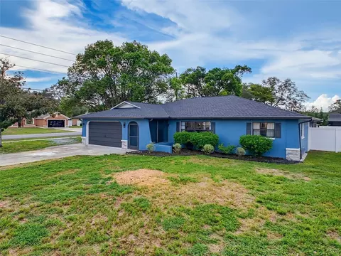 Exterior - 8275 Dora St, Spring Hill, FL 34608 photo 5 of 6