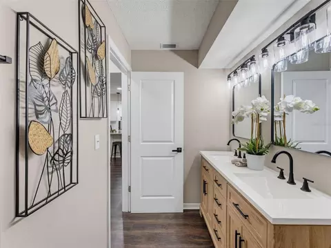 Bath - 8275 Dora St, Spring Hill, FL 34608 photo 7 of 7